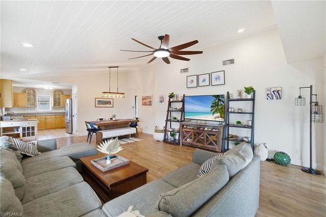 1286 Venetian WAY, Naples, FL 34110