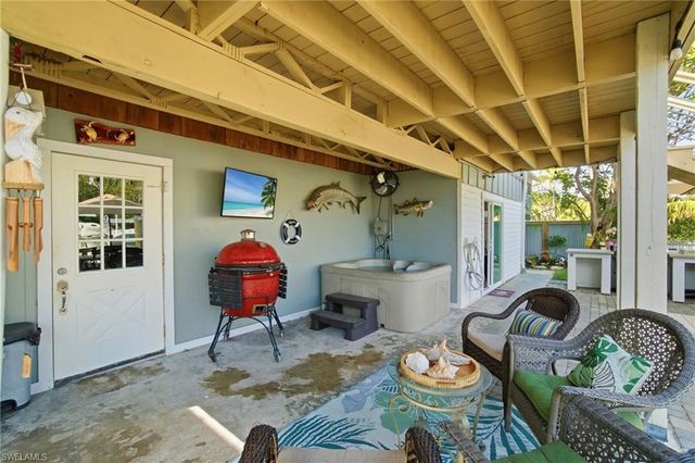 1286 Venetian WAY, Naples, FL 34110