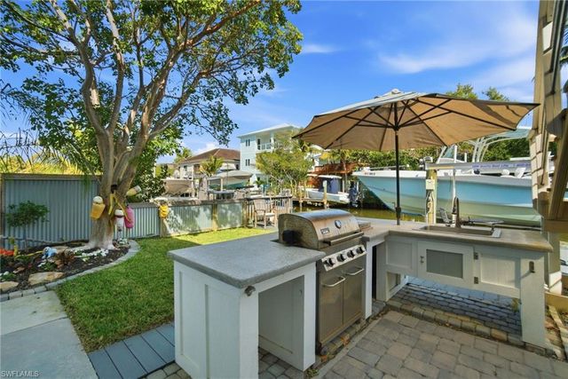 1286 Venetian WAY, Naples, FL 34110