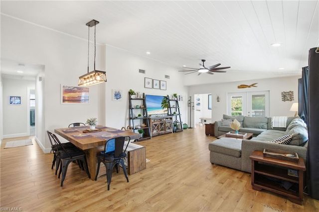 1286 Venetian WAY, Naples, FL 34110