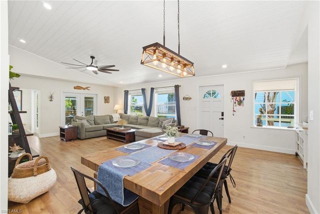 1286 Venetian WAY, Naples, FL 34110