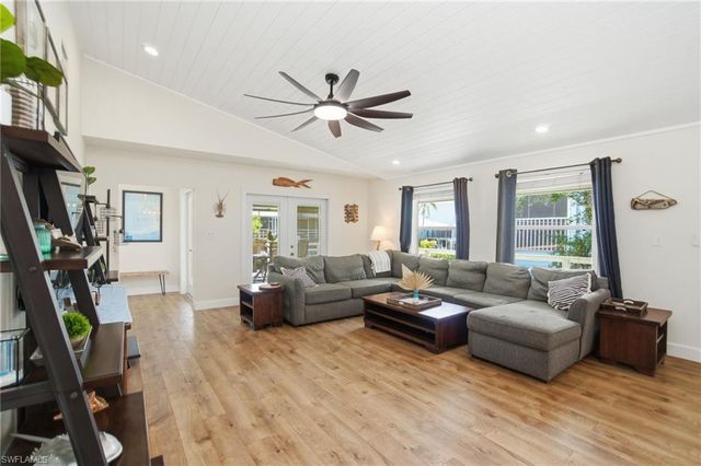 1286 Venetian WAY, Naples, FL 34110