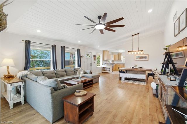 1286 Venetian WAY, Naples, FL 34110