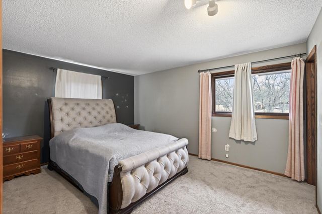 8436 Palm Street NW, Coon Rapids, MN 55433