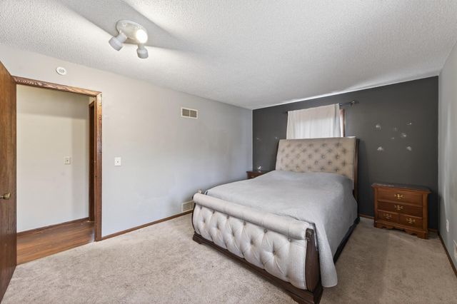 8436 Palm Street NW, Coon Rapids, MN 55433