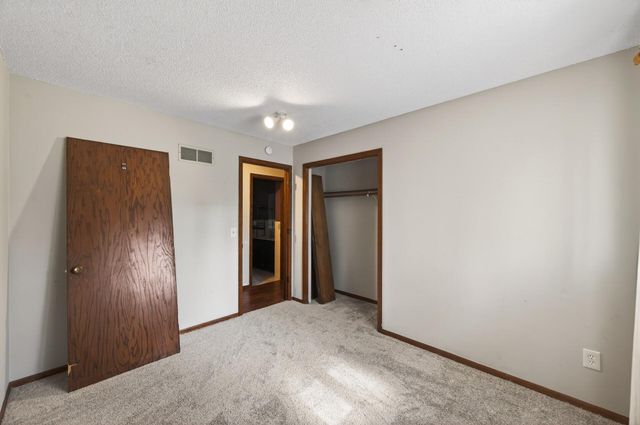 8436 Palm Street NW, Coon Rapids, MN 55433