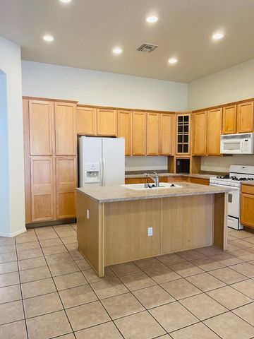 8201 W Quail Avenue, Peoria, AZ 85382