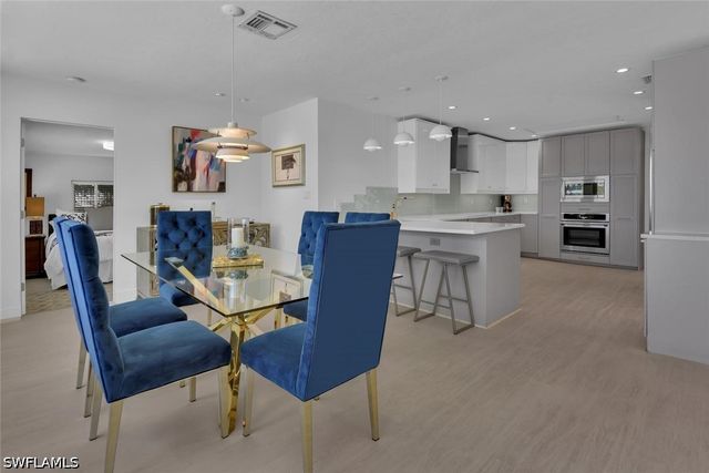 2143 Marina DR, Naples, FL 34102