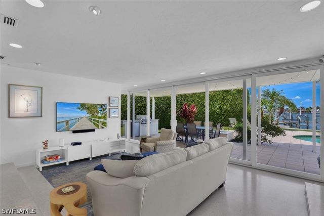 2143 Marina DR, Naples, FL 34102