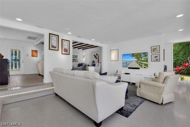 2143 Marina DR, Naples, FL 34102