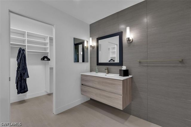 2143 Marina DR, Naples, FL 34102