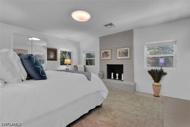 2143 Marina DR, Naples, FL 34102