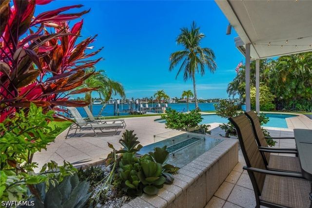 2143 Marina DR, Naples, FL 34102