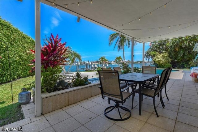 2143 Marina DR, Naples, FL 34102
