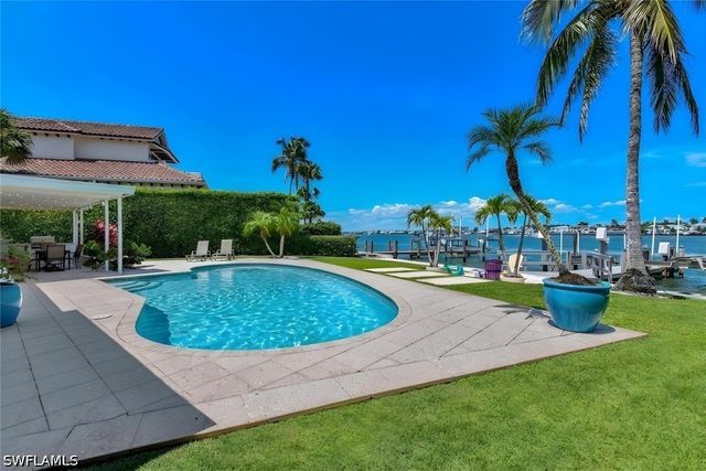 2143 Marina DR, Naples, FL 34102
