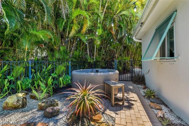 2143 Marina DR, Naples, FL 34102
