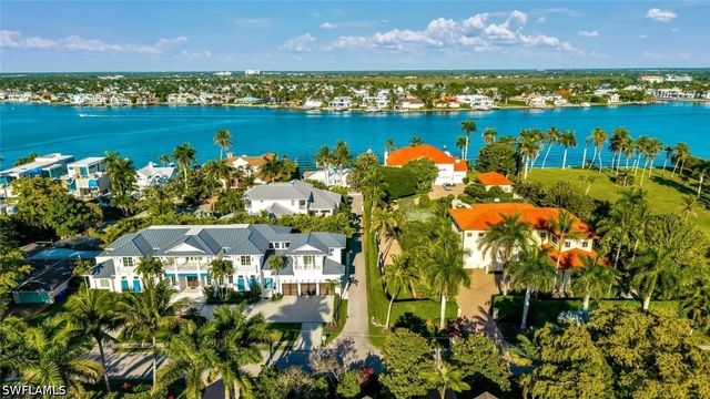 2143 Marina DR, Naples, FL 34102