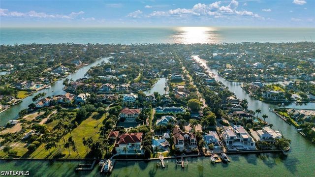 2143 Marina DR, Naples, FL 34102