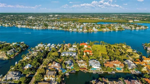 2143 Marina DR, Naples, FL 34102