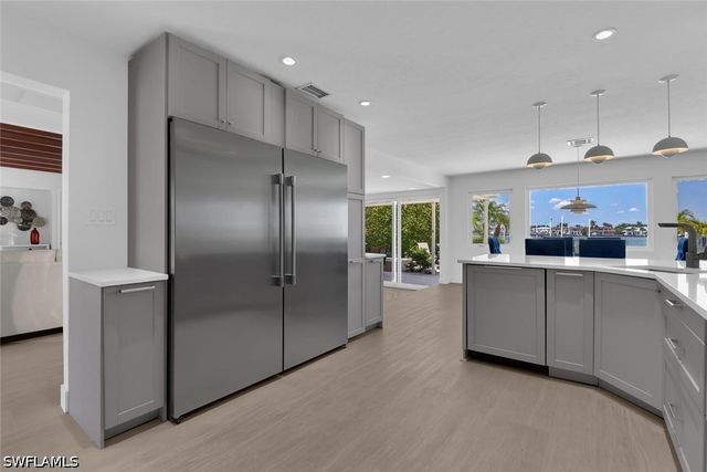 2143 Marina DR, Naples, FL 34102