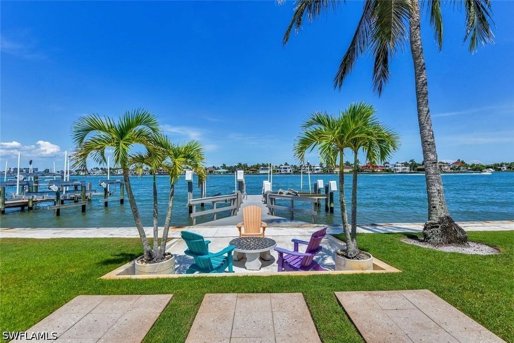 2143 Marina DR, Naples, FL 34102