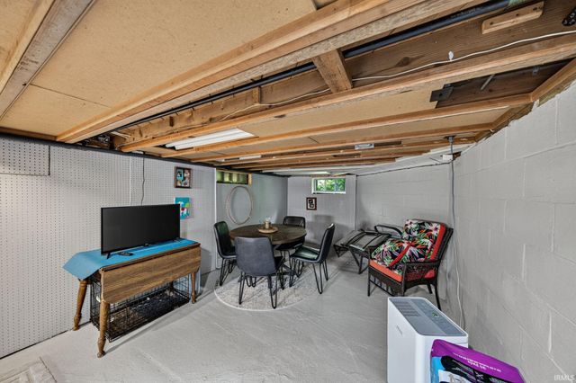 17835 Edgewood Walk, South Bend, IN 46635