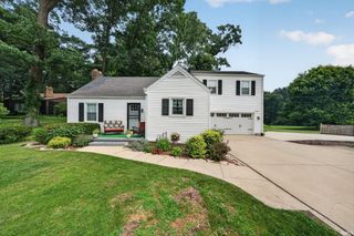 17835 Edgewood Walk, South Bend, IN 46635