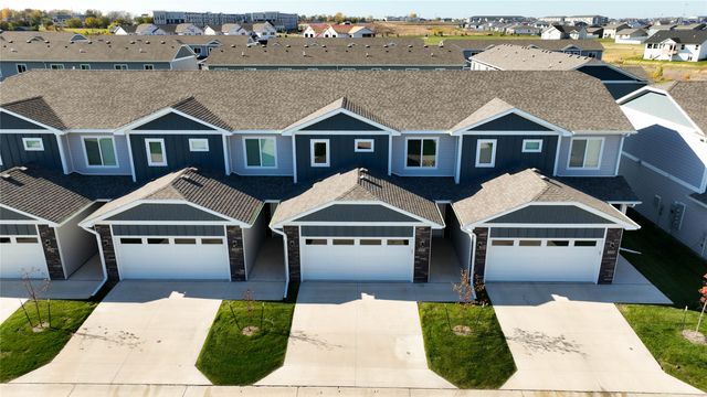 254 NW Waverly Drive, Waukee, IA 50263