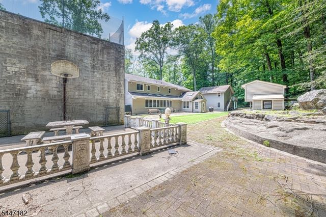 90 Emmans Rd, Roxbury Twp., NJ 07852