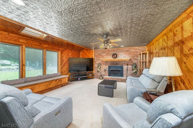 90 Emmans Rd, Roxbury Twp., NJ 07852