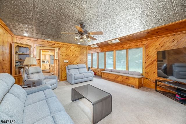 90 Emmans Rd, Roxbury Twp., NJ 07852