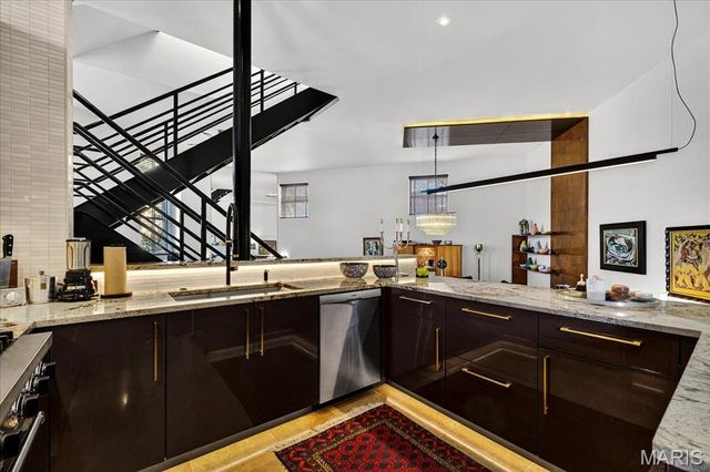 6 Benton Place, St Louis, MO 63104