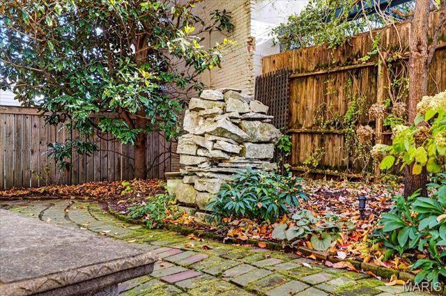 6 Benton Place, St Louis, MO 63104