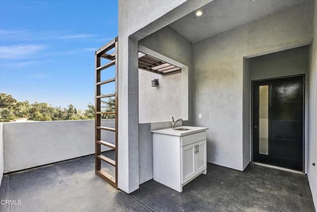3933 Glenalbyn Drive, Los Angeles, CA 90065