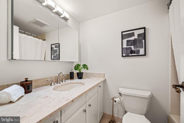 202-10 W RITTENHOUSE SQ #1809, Philadelphia, PA 19103