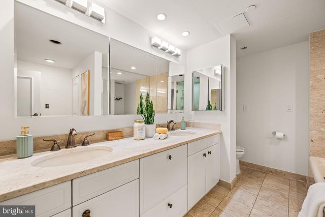 202-10 W RITTENHOUSE SQ #1809, Philadelphia, PA 19103