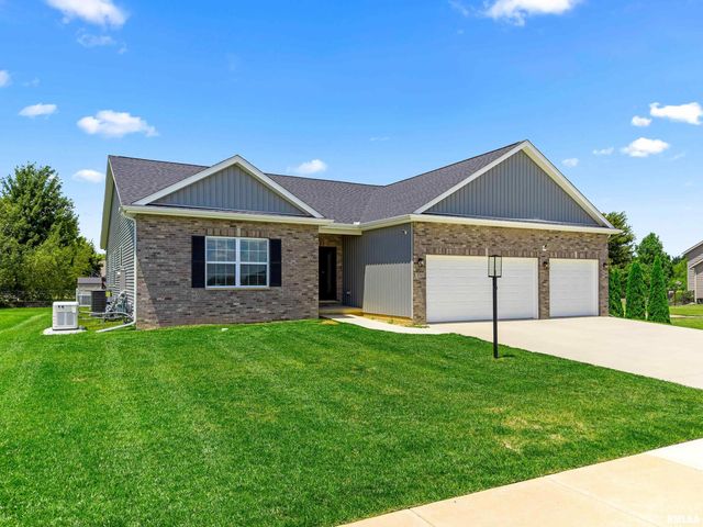 1700 RUSTIC OAK Drive, Washington, IL 61571