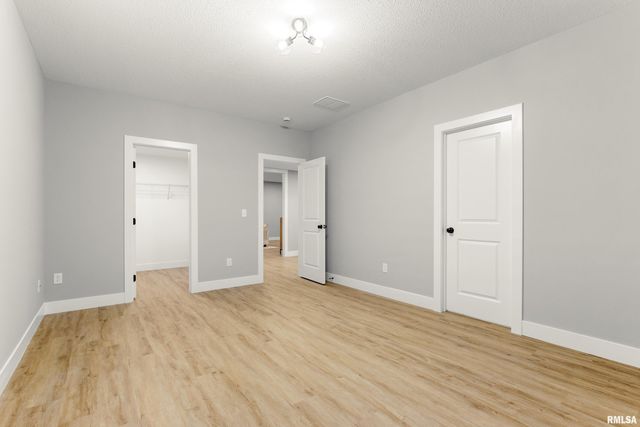 1700 RUSTIC OAK Drive, Washington, IL 61571