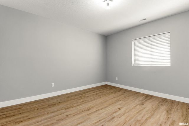 1700 RUSTIC OAK Drive, Washington, IL 61571