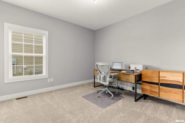 1700 RUSTIC OAK Drive, Washington, IL 61571
