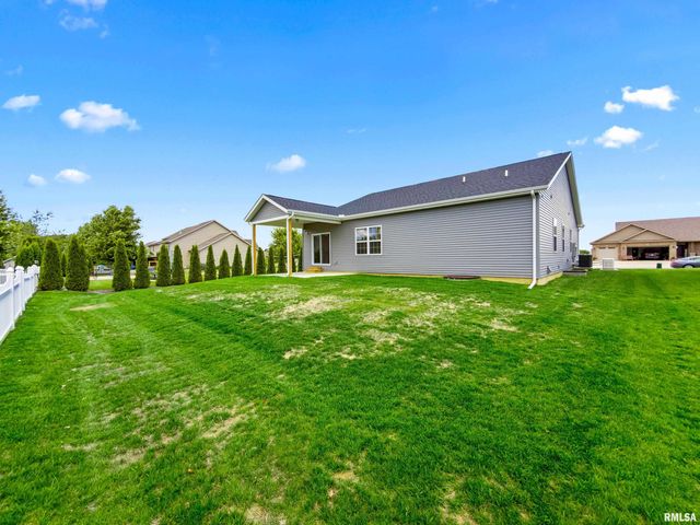 1700 RUSTIC OAK Drive, Washington, IL 61571
