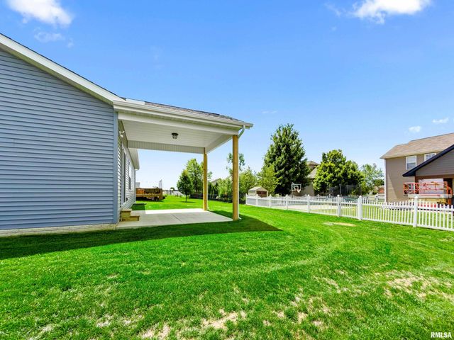 1700 RUSTIC OAK Drive, Washington, IL 61571