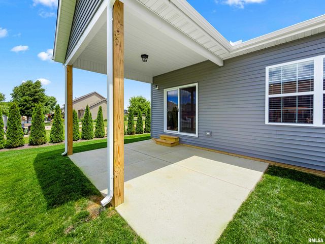 1700 RUSTIC OAK Drive, Washington, IL 61571