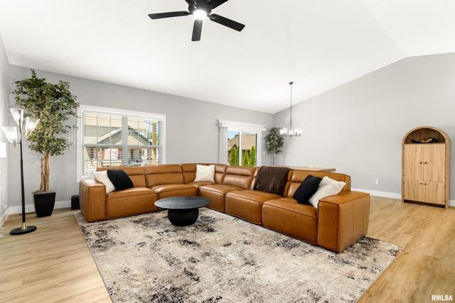 1700 RUSTIC OAK Drive, Washington, IL 61571