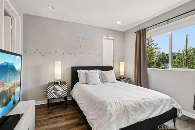 13219 Victory Boulevard, Van Nuys, CA 91401