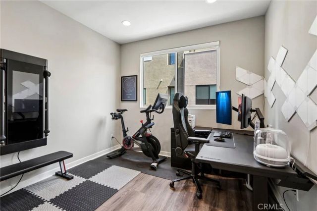 13219 Victory Boulevard, Van Nuys, CA 91401