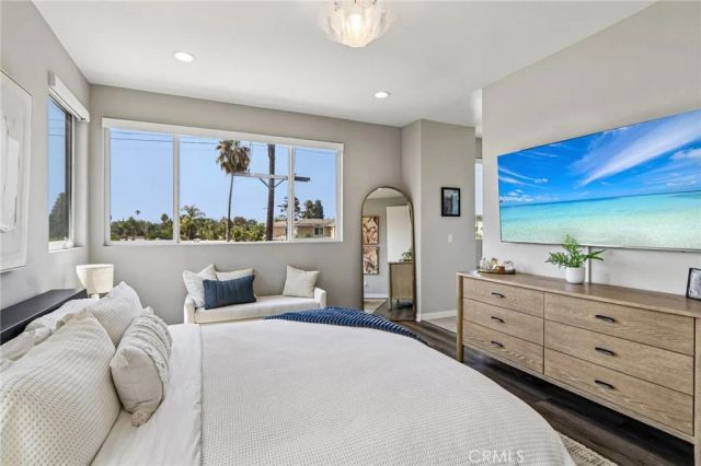 13219 Victory Boulevard, Van Nuys, CA 91401