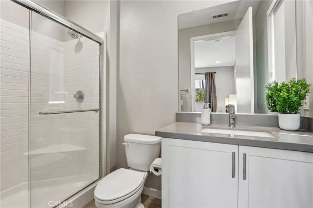 13219 Victory Boulevard, Van Nuys, CA 91401