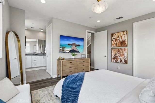 13219 Victory Boulevard, Van Nuys, CA 91401