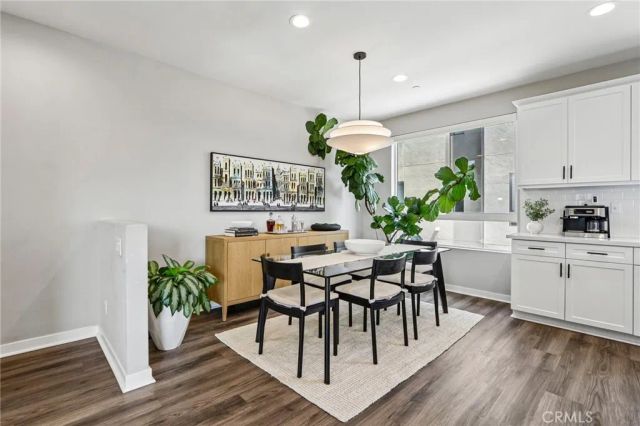 13219 Victory Boulevard, Van Nuys, CA 91401